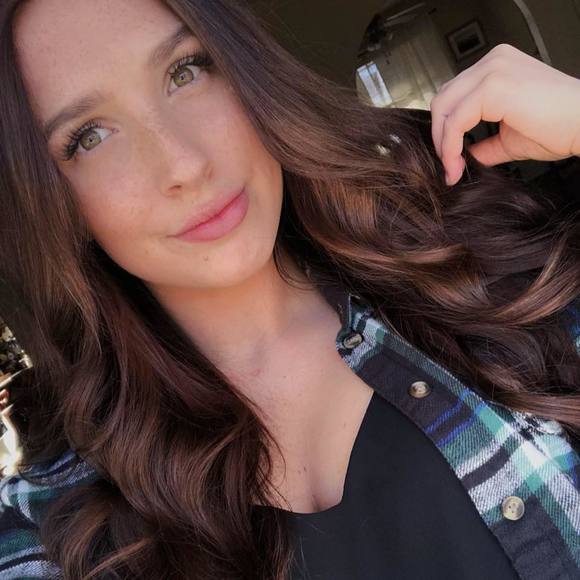 Meet your Posher, Kayla - Picture 1 of 1